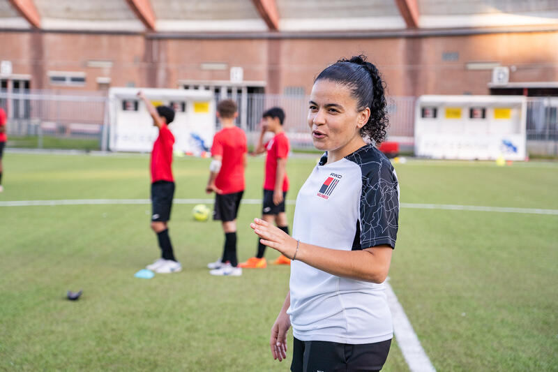 Les femmes dans le sport : Imane El Rhifari, coach au RWDM