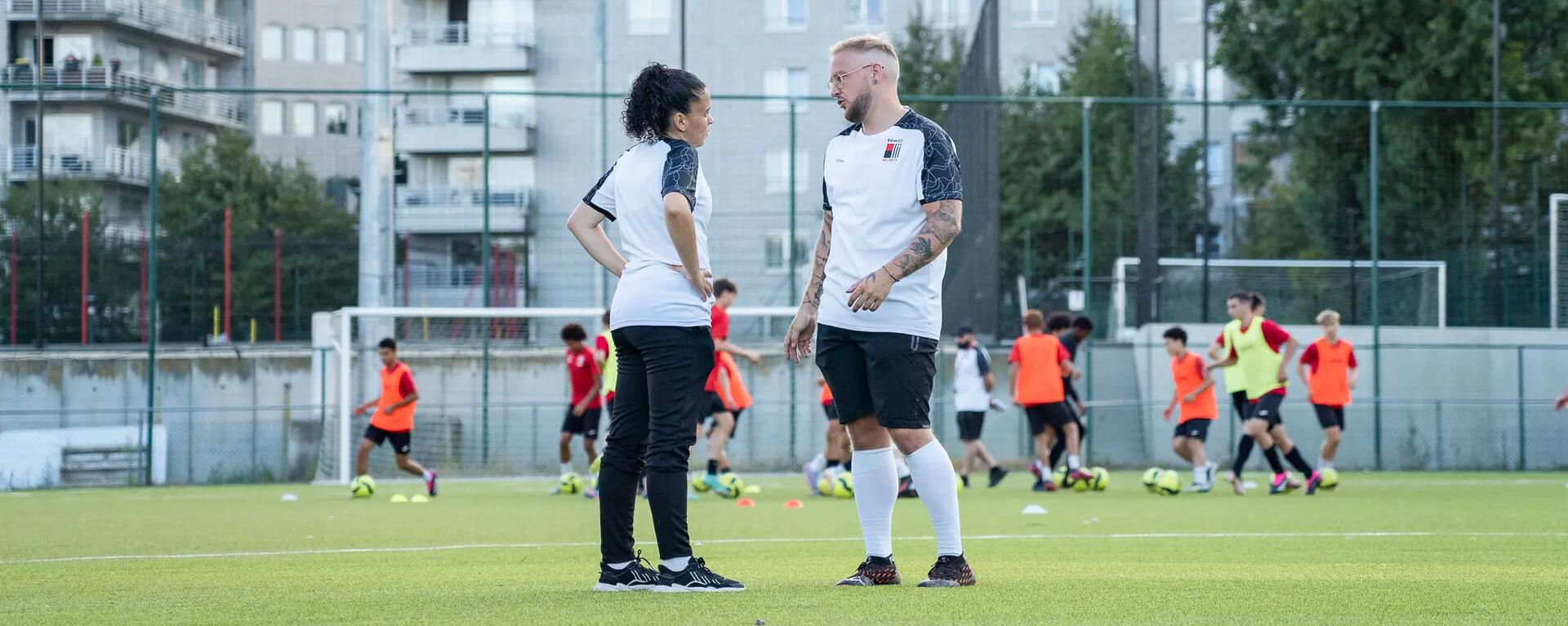 Les femmes dans le sport : Imane El Rhifari, coach au RWDM