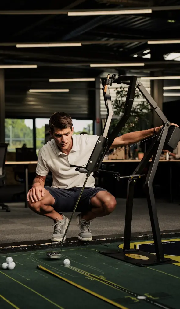 Un putter de golf testé par un robot unique