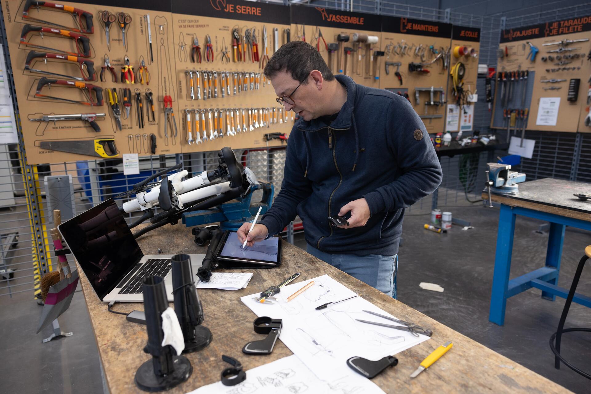Inventer un vélo compact au dépliage instantané