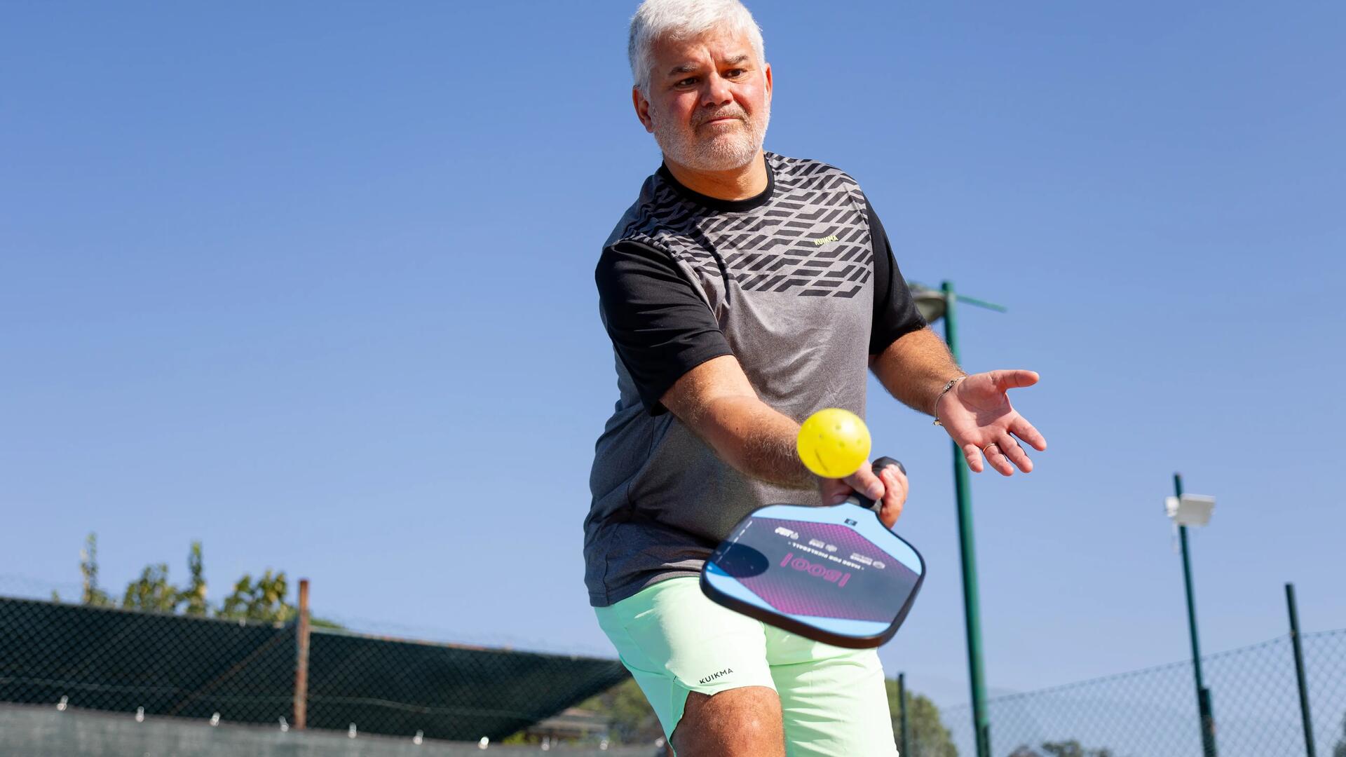 Pickleball : quel est ce sport de raquette venu des États-Unis ?