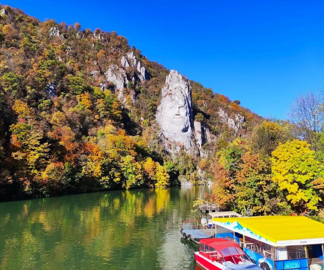 5 trasee inedite pentru cele mai spectaculoase peisaje de toamnă