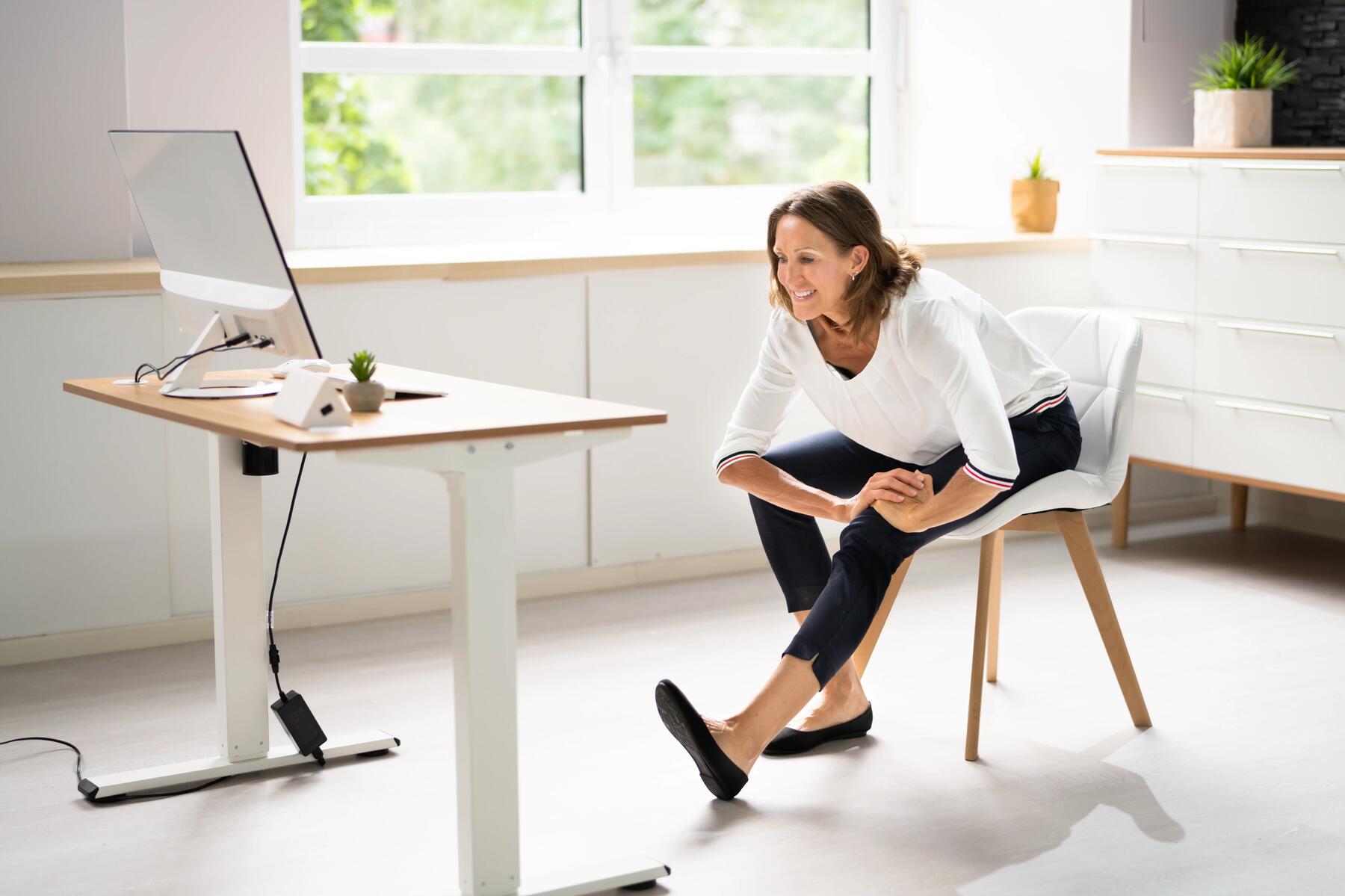 Senior yoga sur chaise