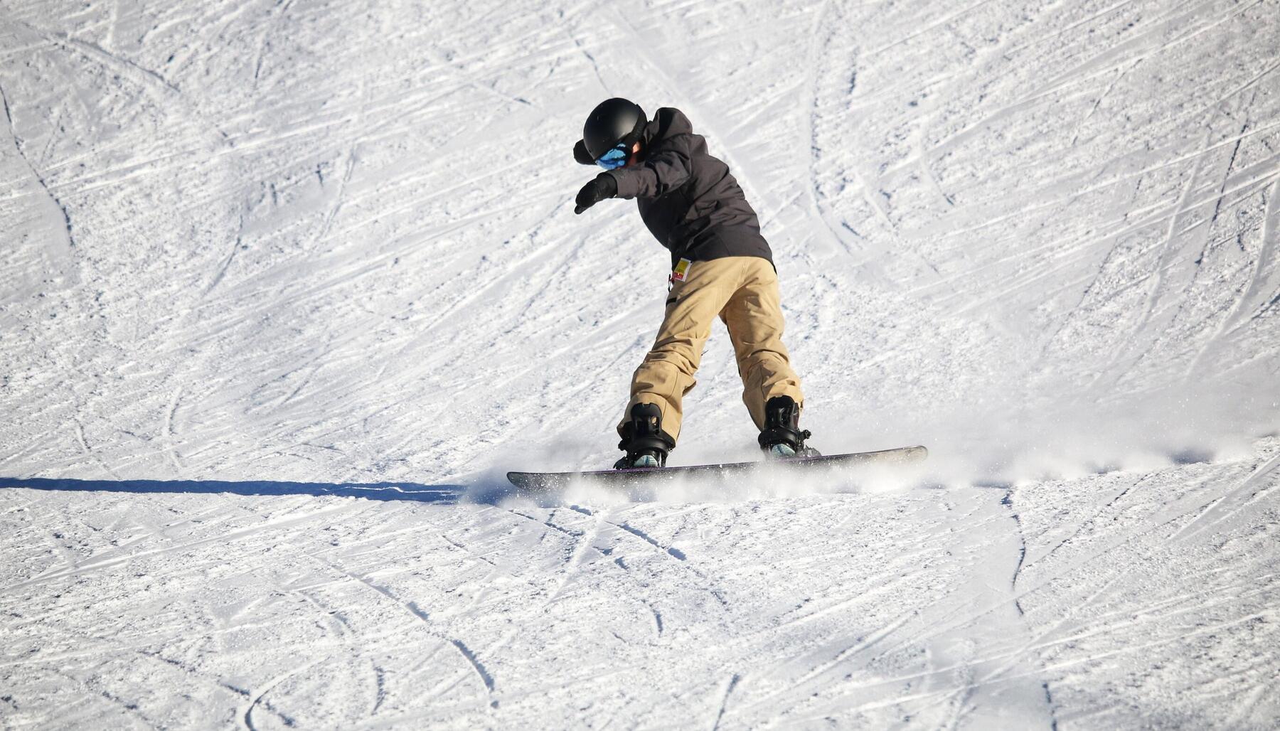 Comment choisir sa planche à neige : le guide complet de 2024