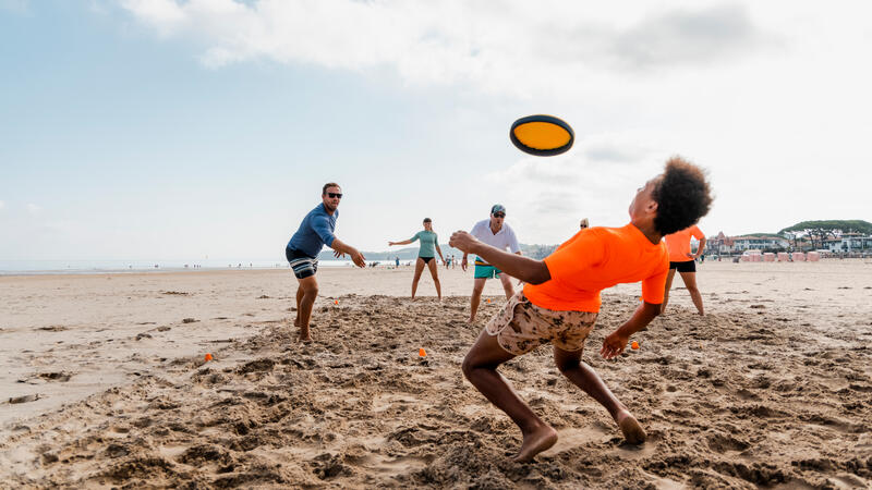Jak rzucać frisbee? Poradnik dla początkujących