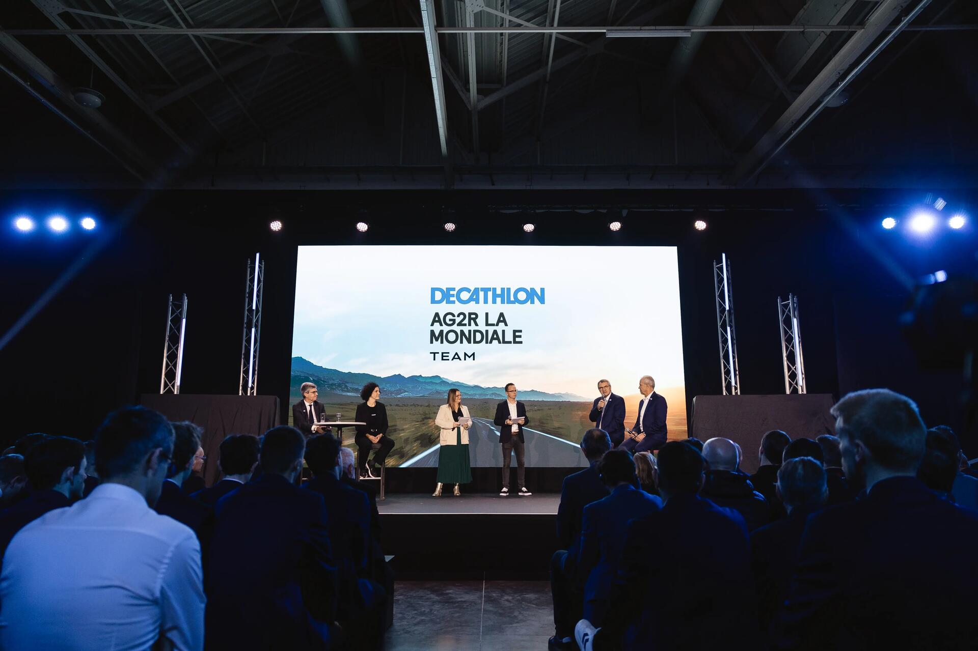 Decathlon se convertirá en copatrocinador de los equipos de ciclismo 