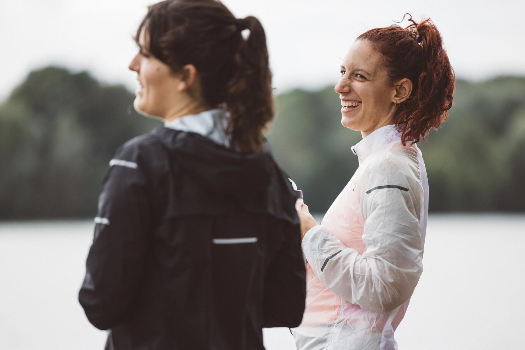 deux copines qui court ensemble pour se motiver