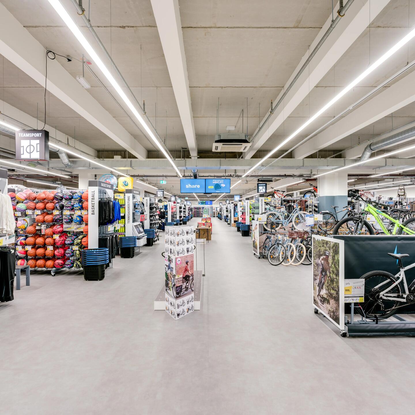 DECATHLON Eröffnung Elmshorn Mittelgang 