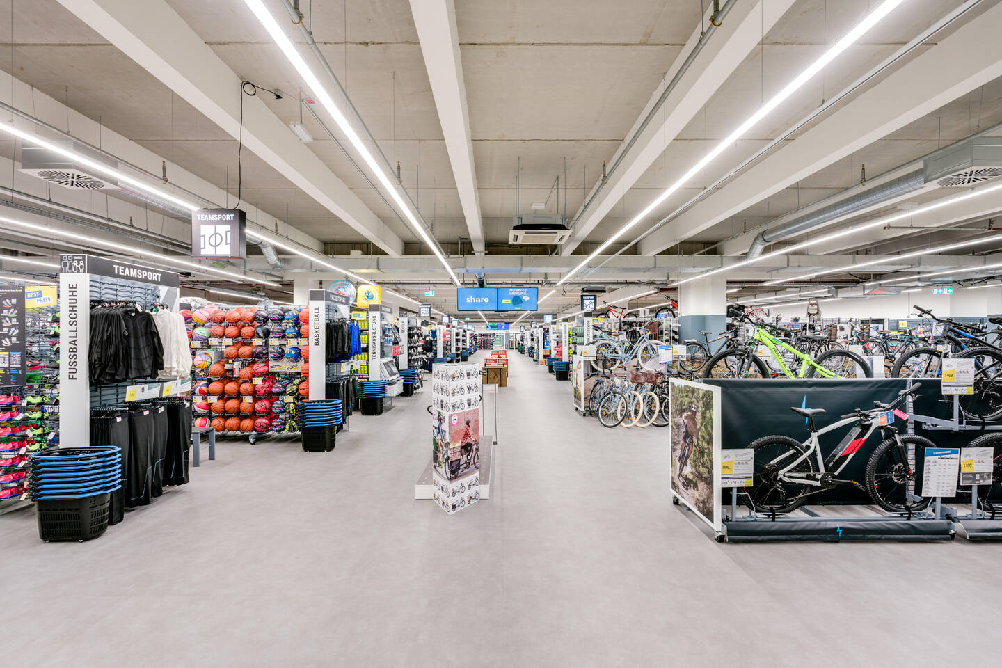 DECATHLON Eröffnung Elmshorn Mittelgang 