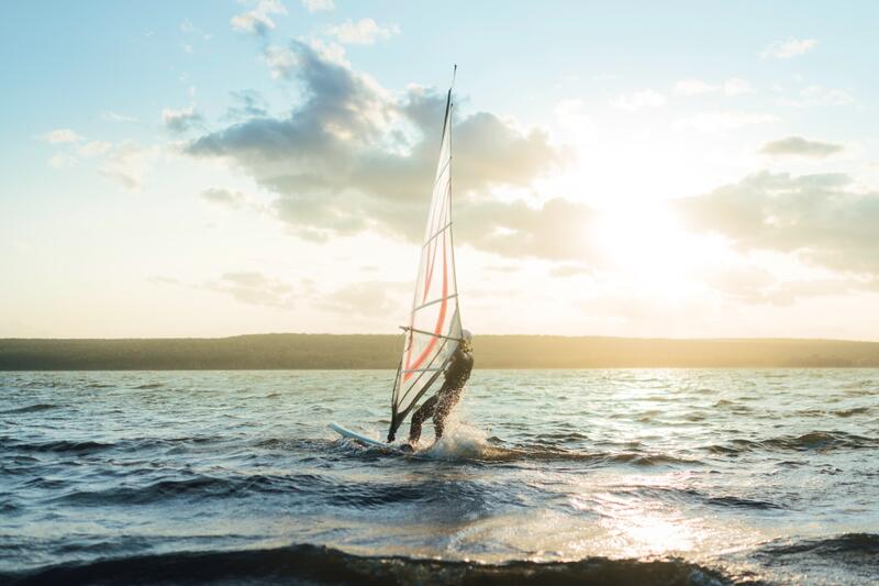 Na czym polega taklowanie żagla – windsurfing 