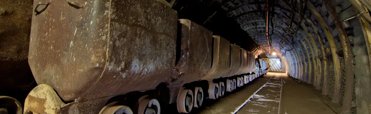 wagony w kopalni na Śląsku