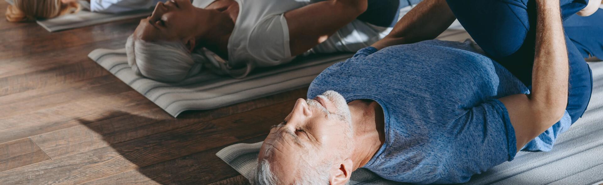 Senior, et si vous commenciez le yoga ?