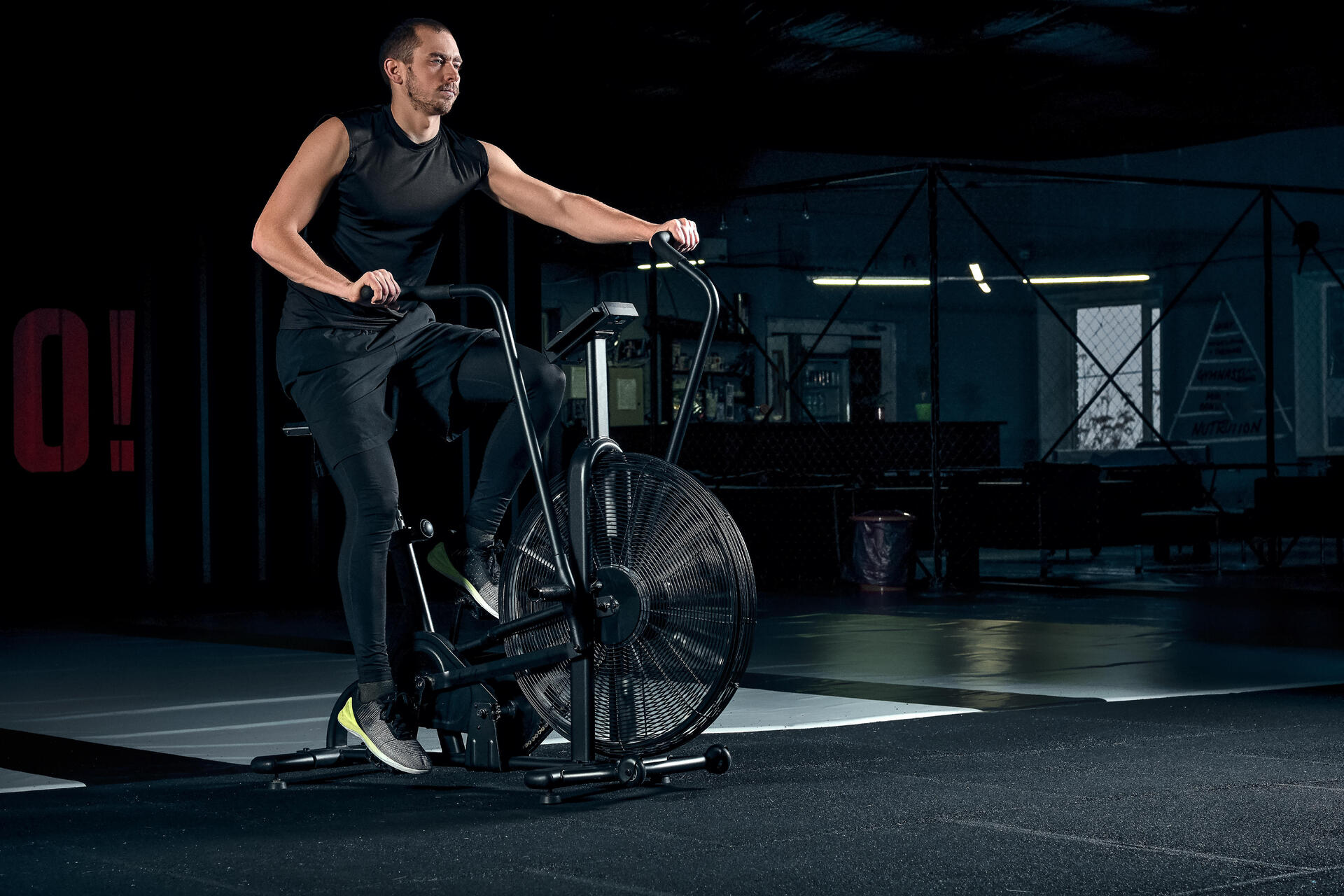 Assault bike, air bike, echo bike: uma máquina com diversos benefícios.