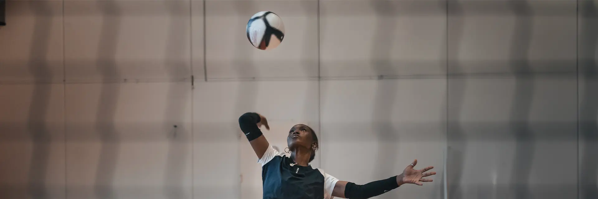 Das richtige Aufpumpen eines Volleyballs 