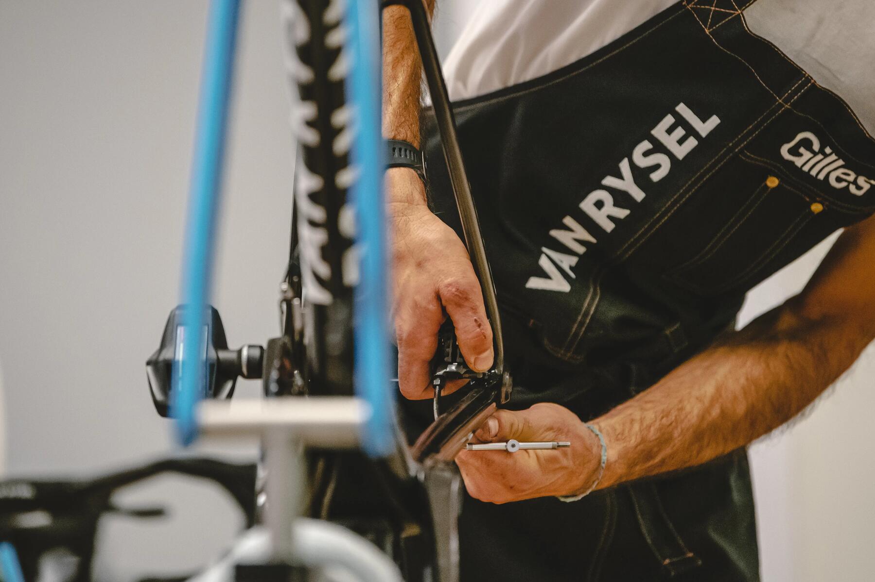 Van Rysel Cycling Shop London | Decathlon Surrey Quays