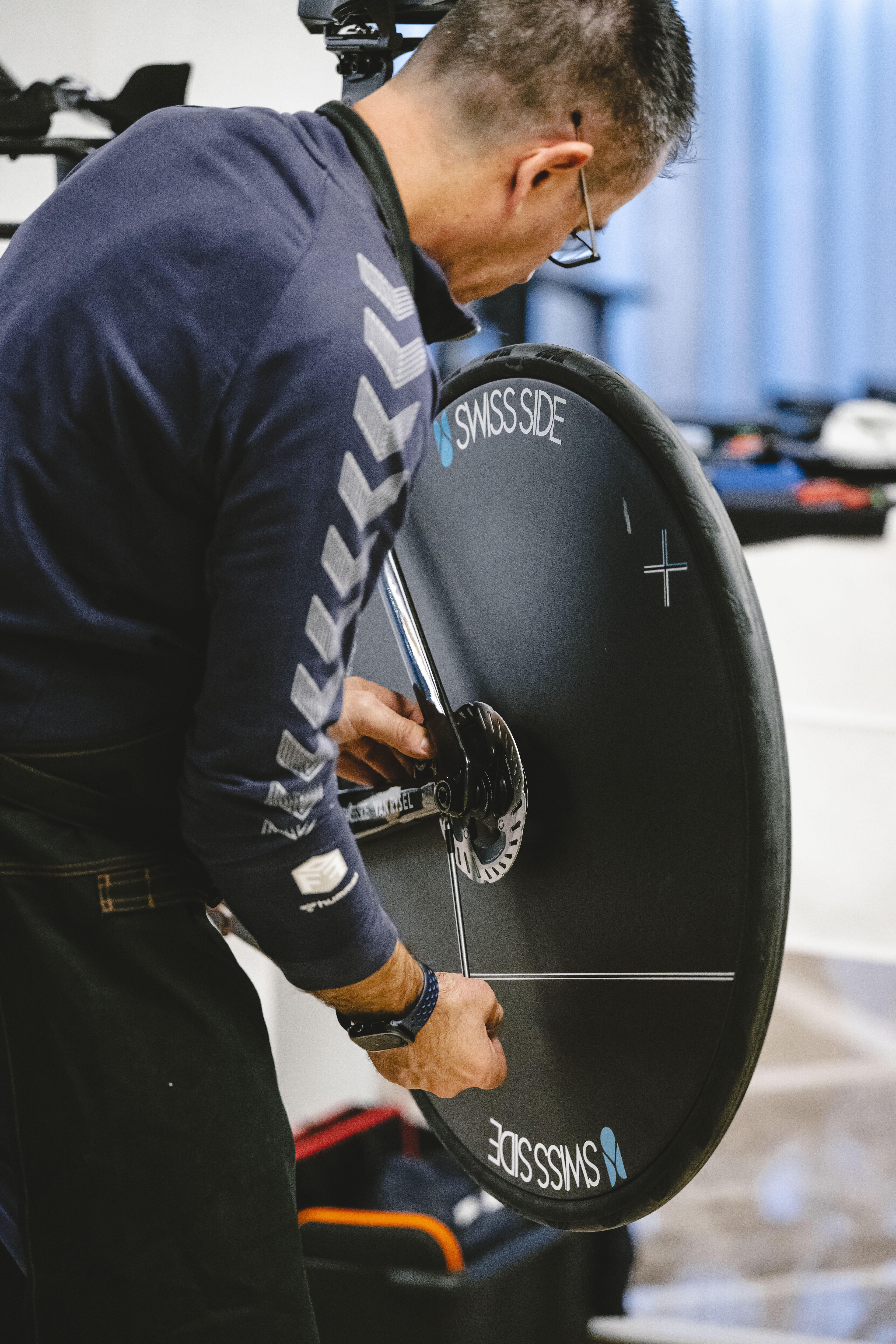 C’est SWISS SIDE, connu pour son expérience en Formule 1 depuis 50 ans, qui fournissent les roues de nos différents vélos.