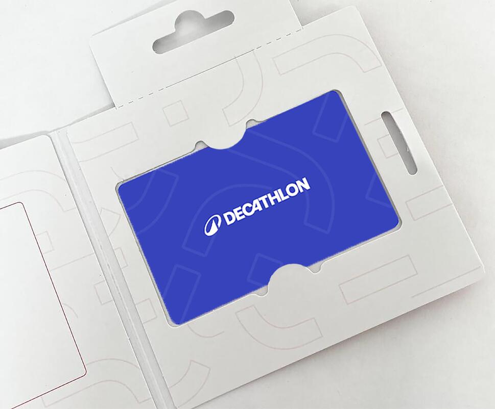 Fizična Decathlon darilna kartica v zaščitnem pakiranju