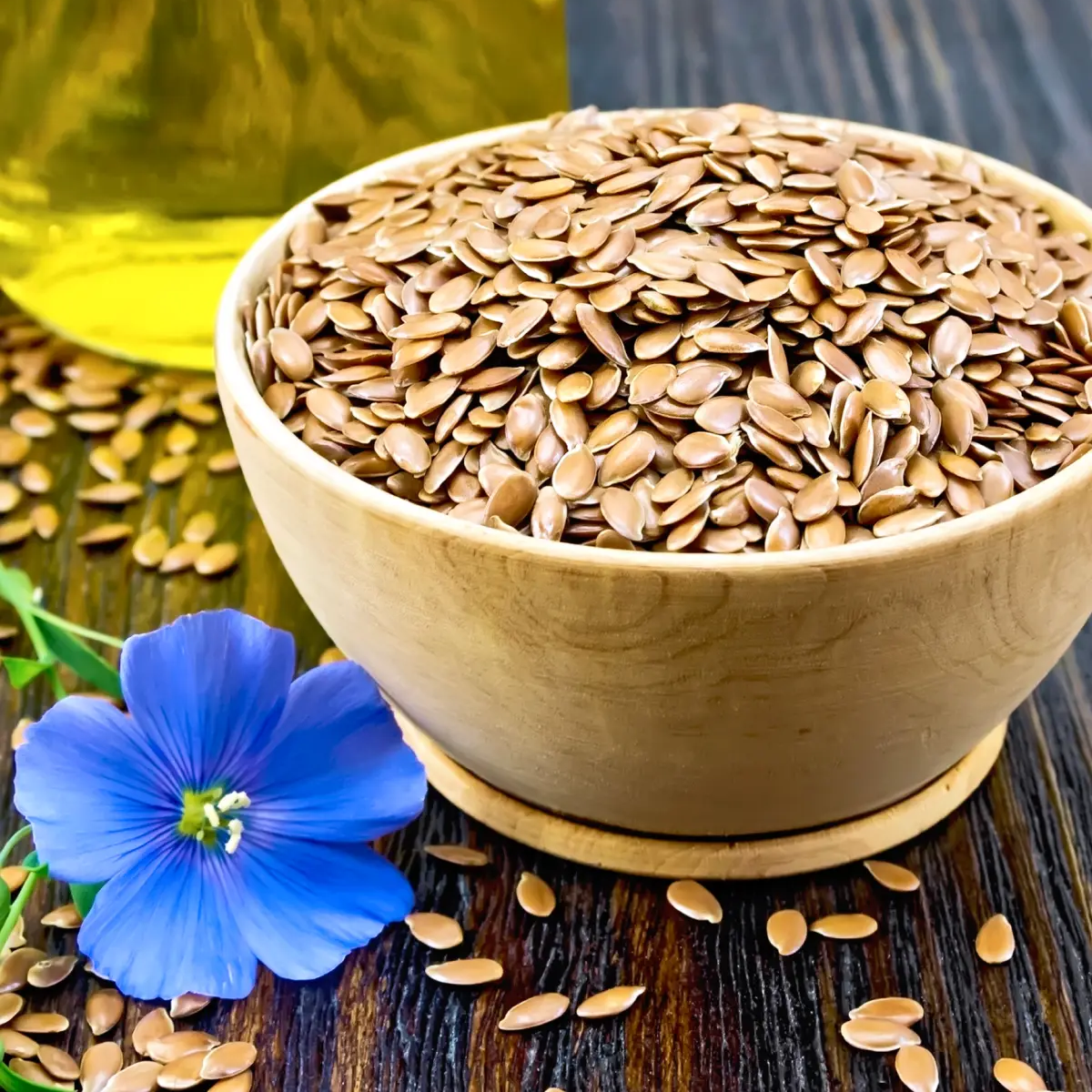 Siemię lniane leżące w miseczce dobre źródło kwasów tłuszczowych omega 3