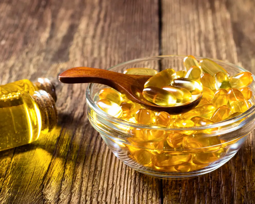 Suplement omega 3 przechowywany w szklanym pojemniku