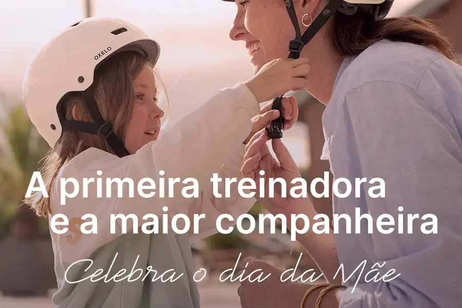 Filha a apertar o capacete à mãe. Por baixo a inscrição "A primeira treinadora e a maior companheira. Celebra o dia da Mãe".