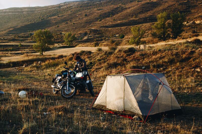 Jak wybrać namiot dla motocyklisty? Wskazówki 
