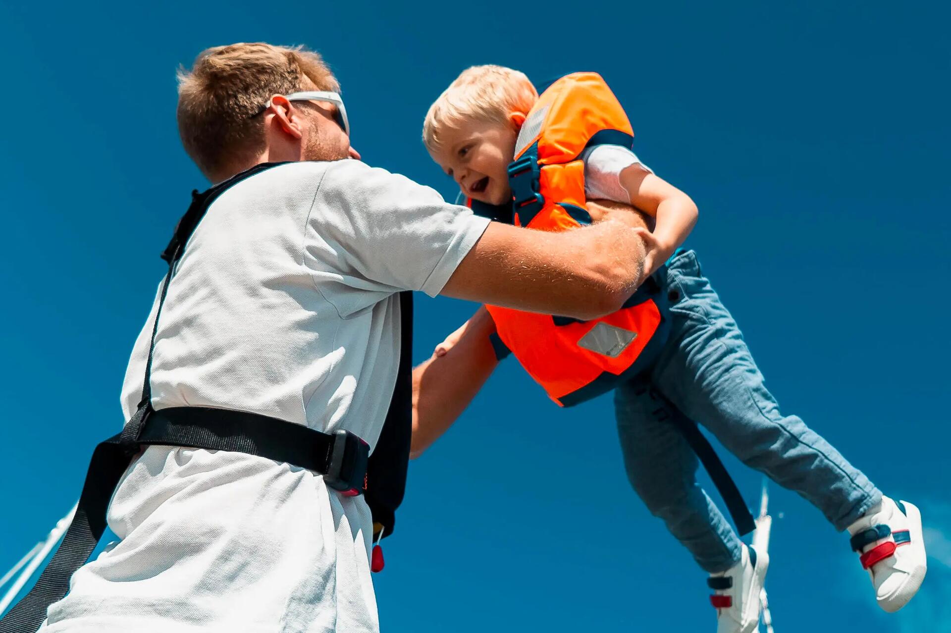 Un gilet de sauvetage bébé co-créé avec les Sauveteurs en Mer 