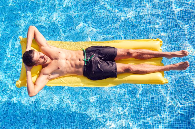 Jaki materac do pływania i na plażę?