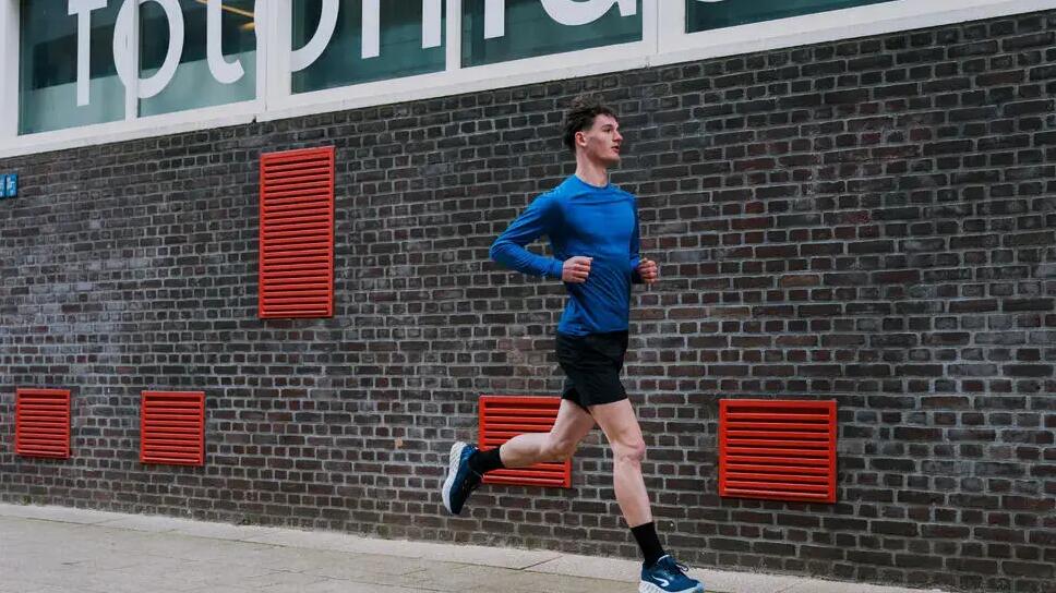 running build and running shoe