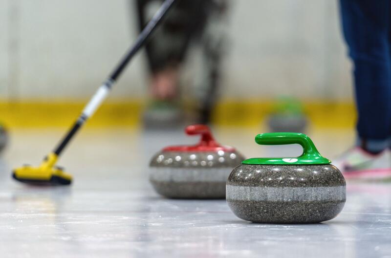 Curling – wszyto co musisz wiedzieć o tym fascynującym sporcie