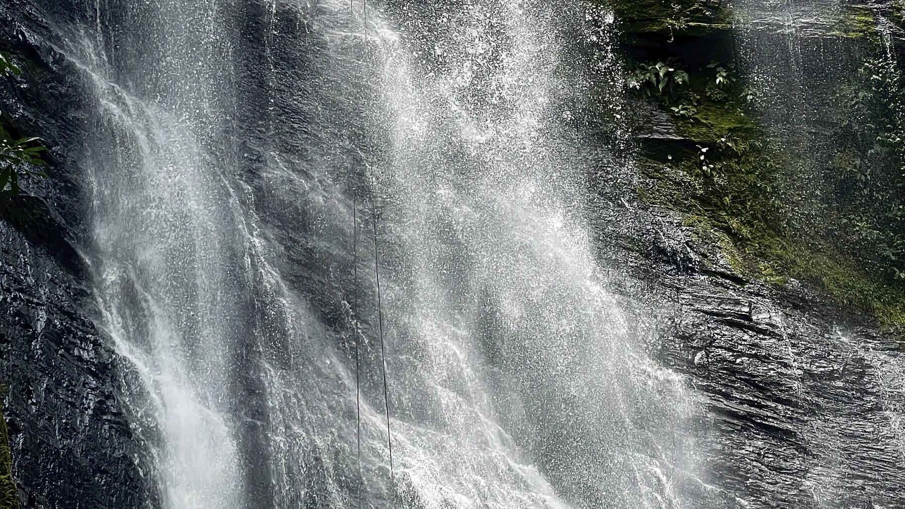 ¡Practica Torrentismo cerca de Bogotá, en la Cascada El Escobo!