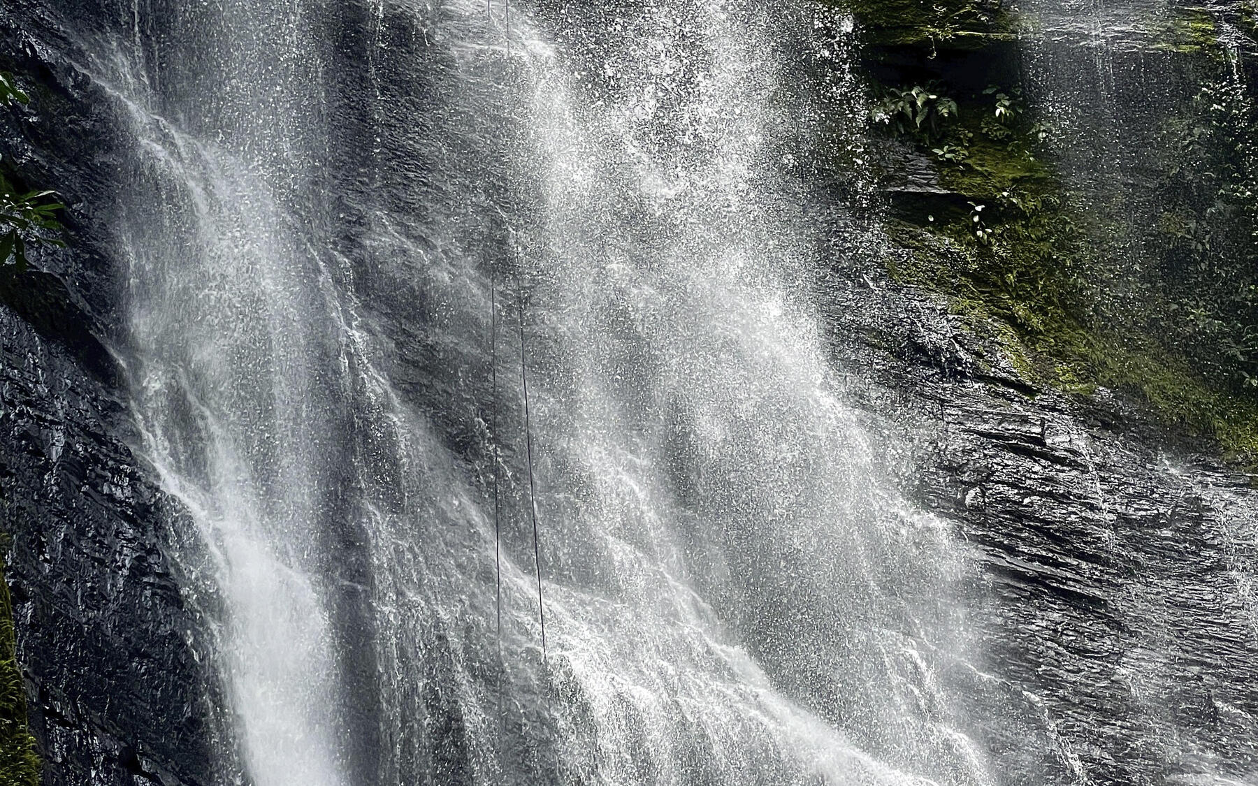 ¡Practica Torrentismo cerca de Bogotá, en la Cascada El Escobo!