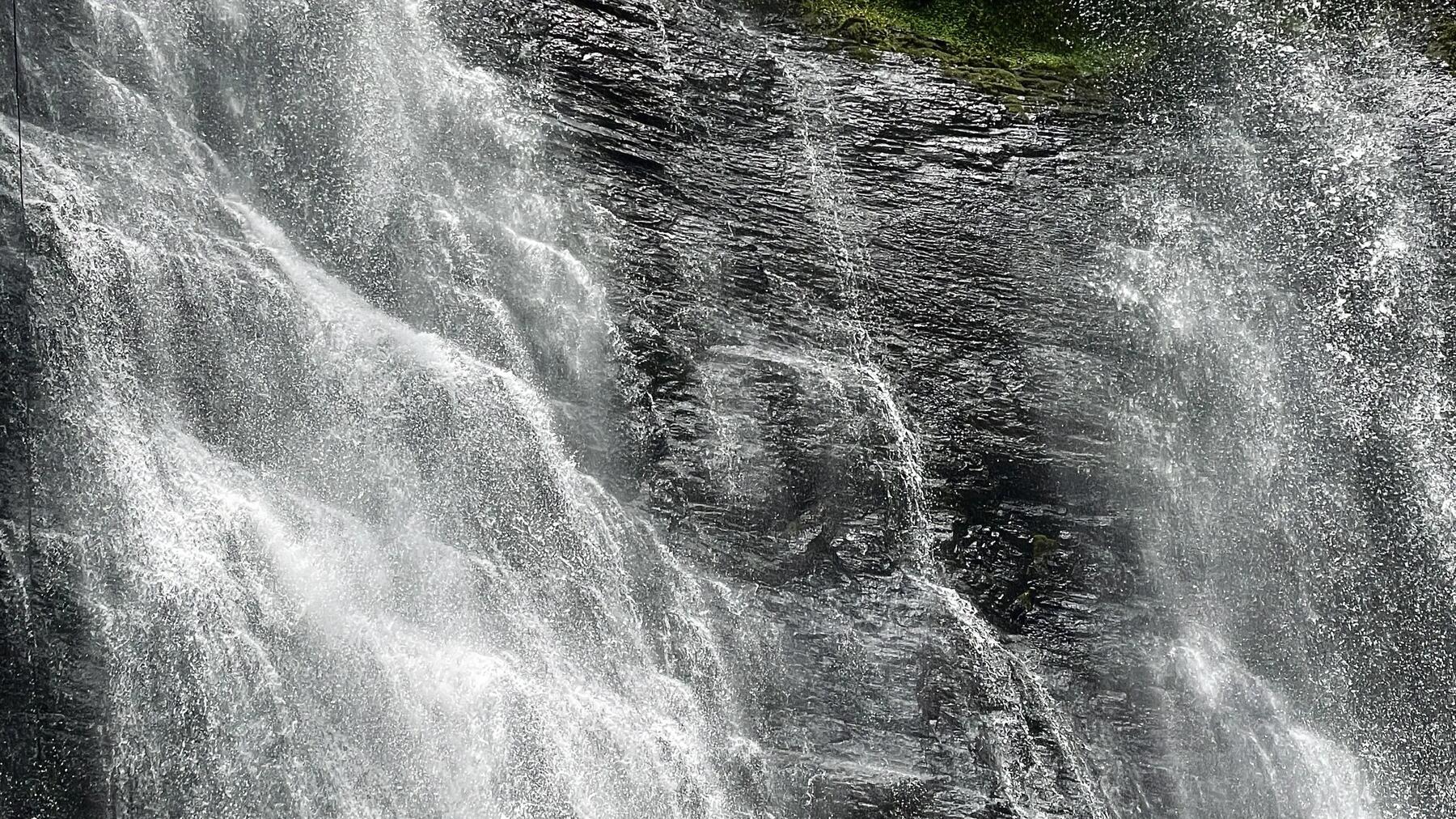 ¡Practica Torrentismo cerca de Bogotá, en la Cascada El Escobo!
