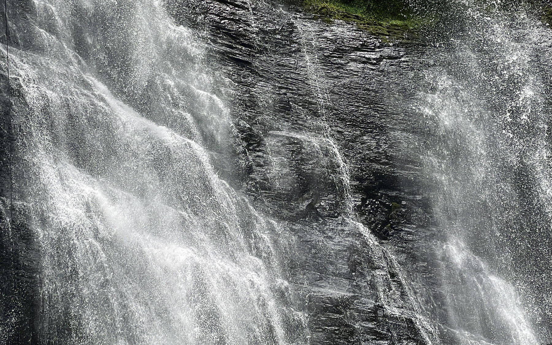 ¡Practica Torrentismo cerca de Bogotá, en la Cascada El Escobo!