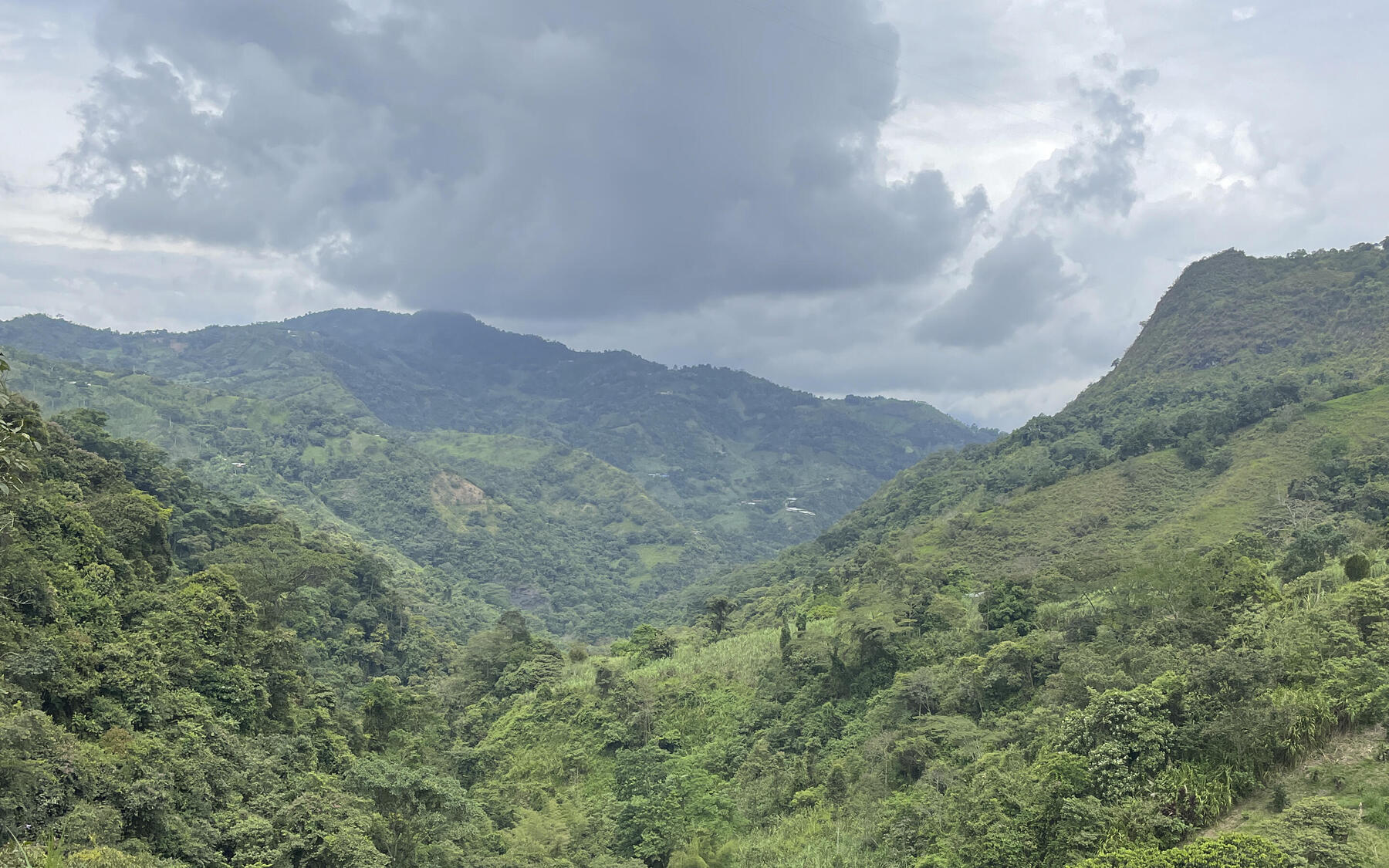 ¡Practica Torrentismo cerca de Bogotá, en la Cascada El Escobo!