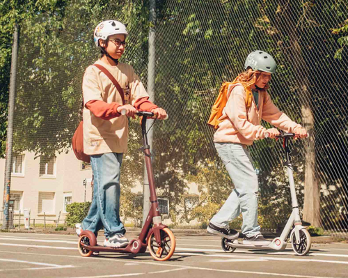 WARTUNG UND REPARATUR DES SCOOTERS