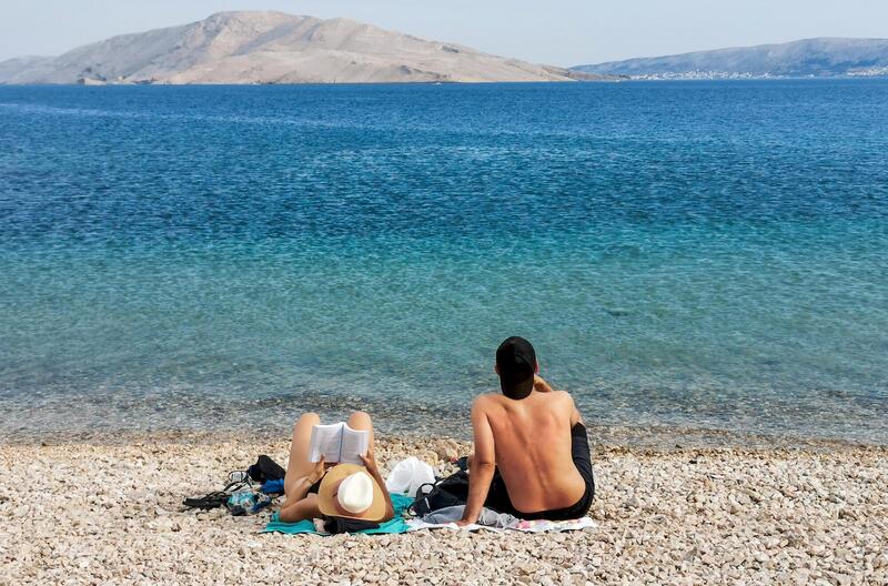 Na czym leżeć na plaży w Chorwacji? Maty na kamienistą plażę