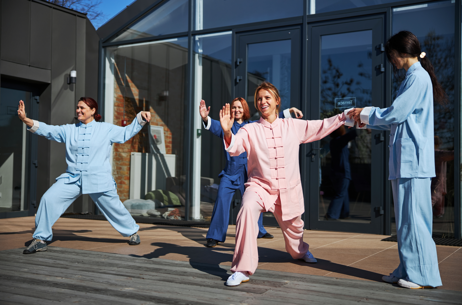 Kobiety ćwiczące tai chi
