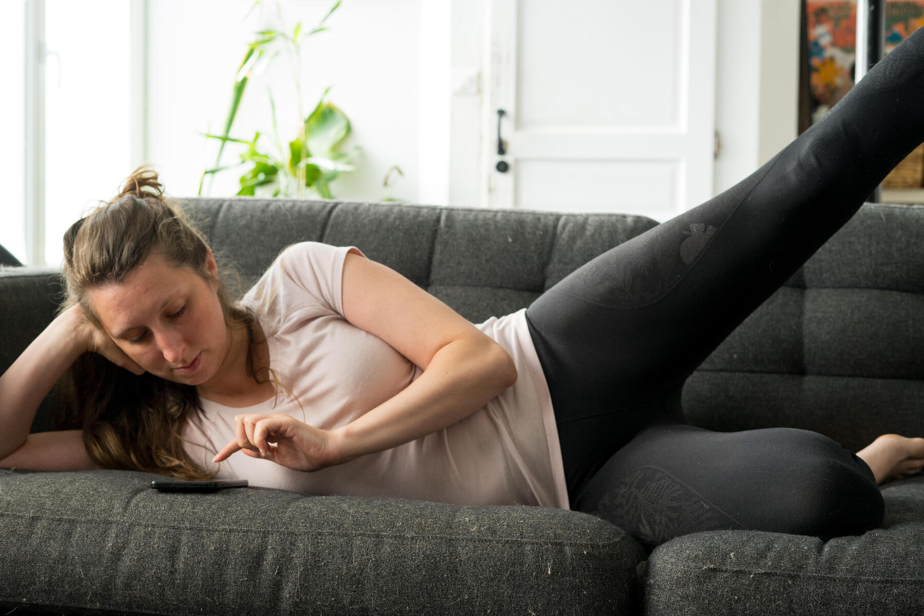 5 exercices sans bouger du canap' avec une coach sportive