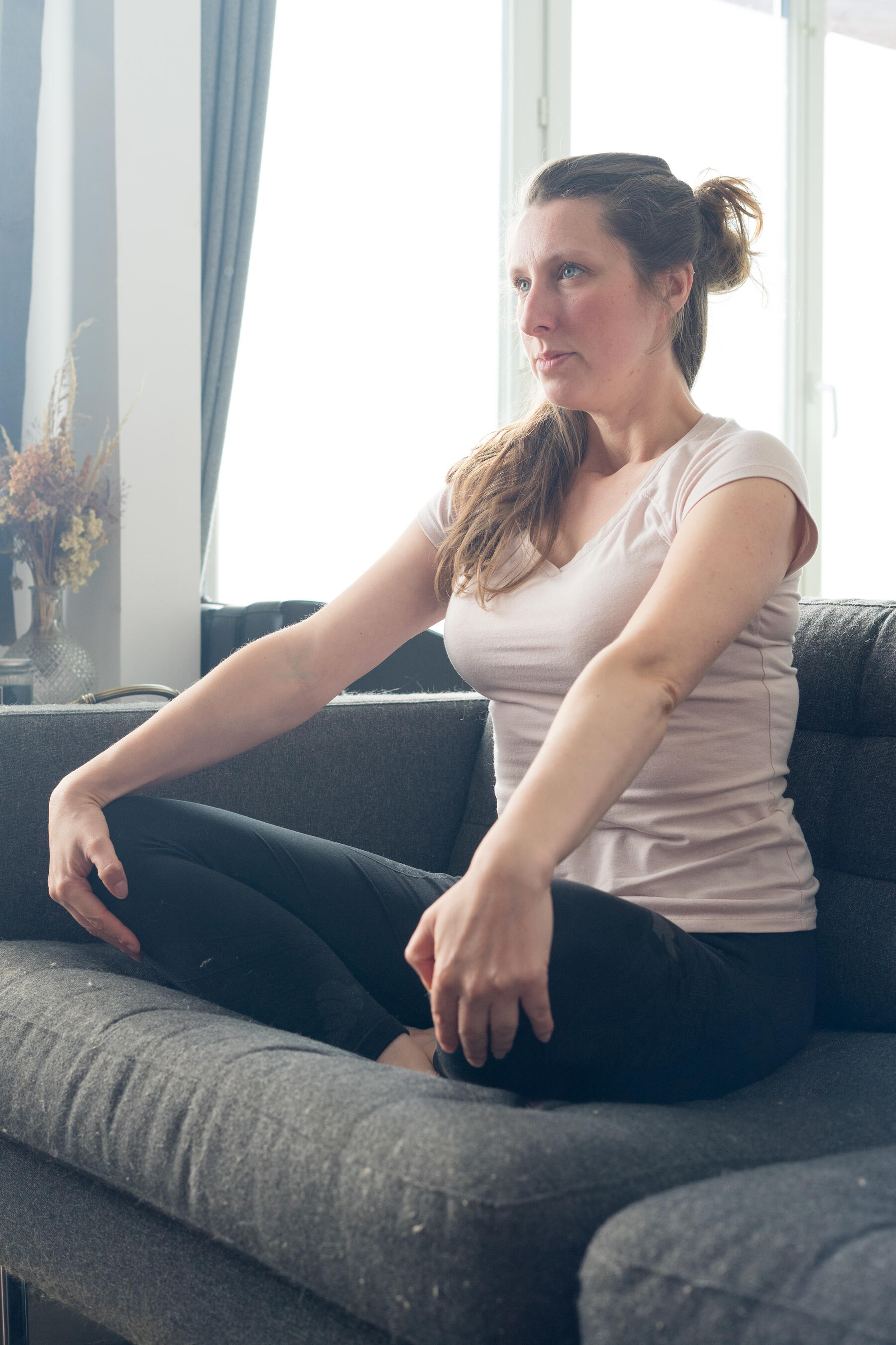 5 exercices sans bouger du canap' avec une coach sportive