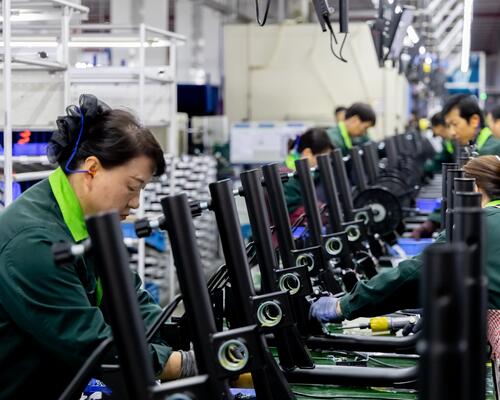 Usine de production travailleurs