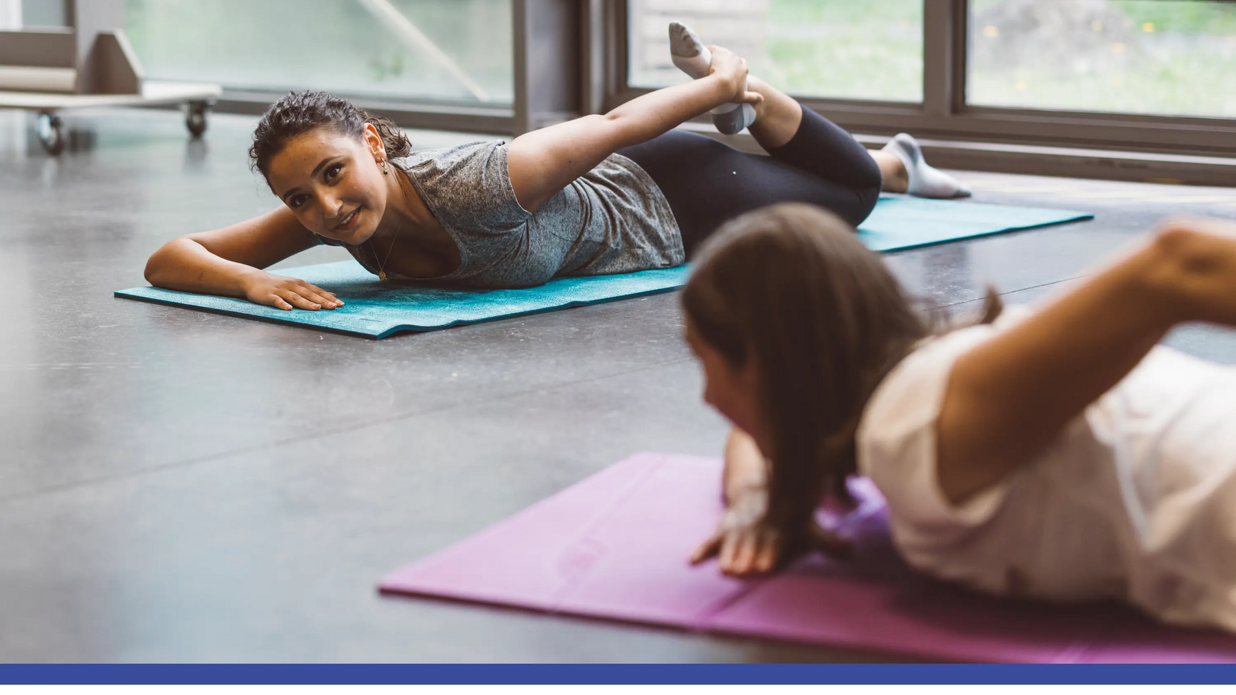 Dehnen schließt das 30 Minuten HIIT Workout ab