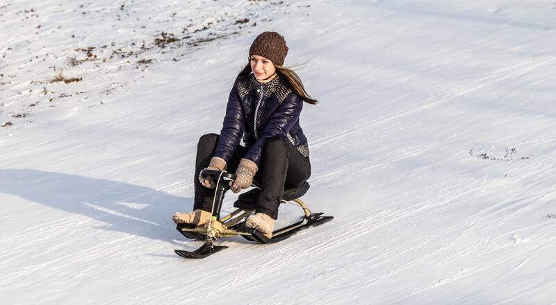 Skibob dla dzieci i dorosłych – jak uprawiać ten sport zimowy?