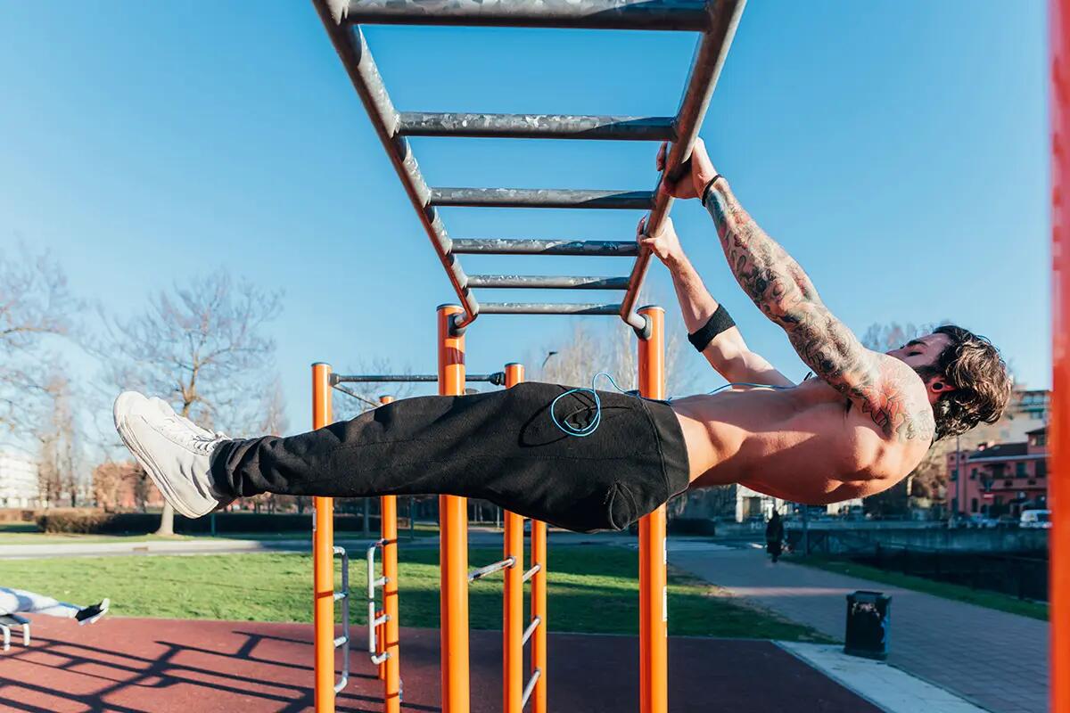 Front lever – jak się przygotować do wagi przodem w zwisie?