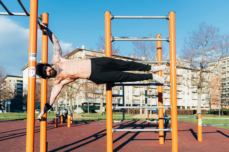 Jak zrobić human flag? Ludzka flaga krok po kroku