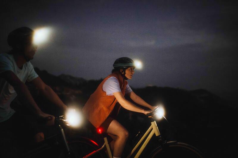 Nocna jazda rowerem. Sprawdź obowiązkowe wyposażenie roweru