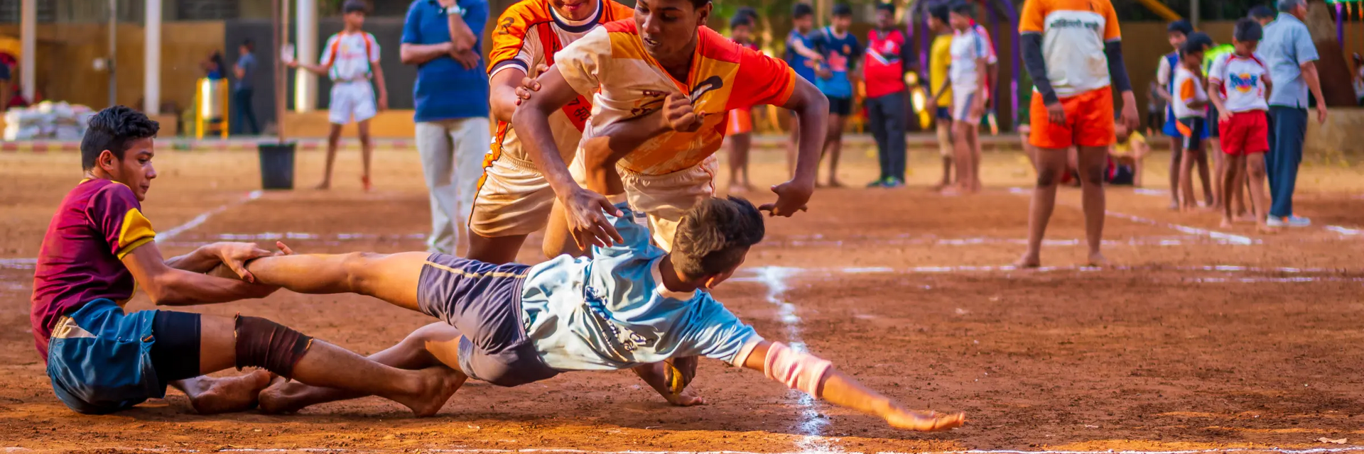 Dzieci bawiące się w kabaddi