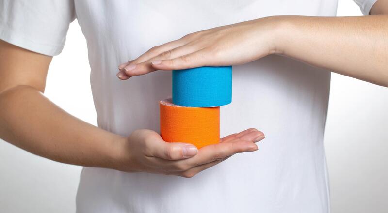 Kinesiotaping – co oznaczają kolory plastrów?