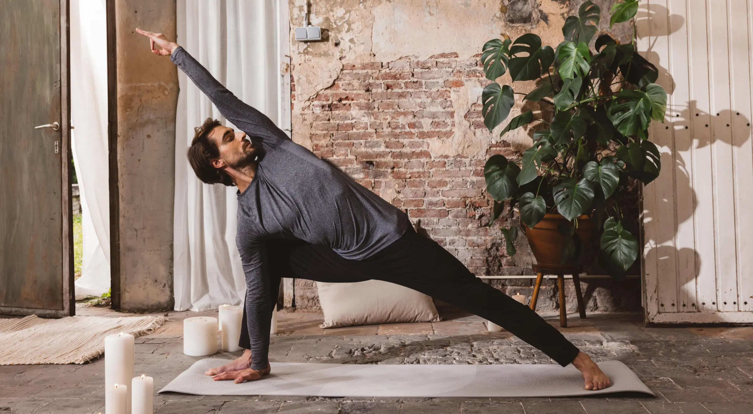 Utthita parsvakonasana – pozycja rozpostartego kąta w jodze