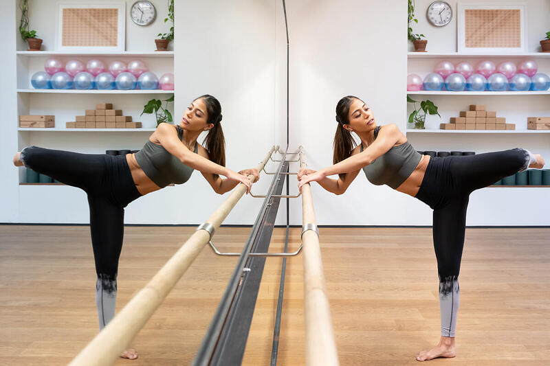 Ćwiczenia barre pilates – zajęcia fitness przy drążku