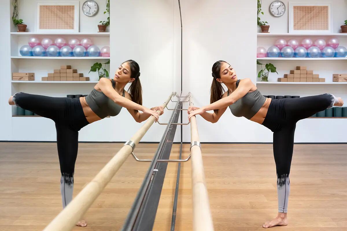 Ćwiczenia barre pilates – zajęcia fitness przy drążku